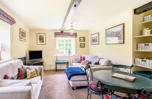 Leyburn House | Coach House - E5120
