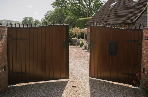 Beachampton Apartment | Coach House