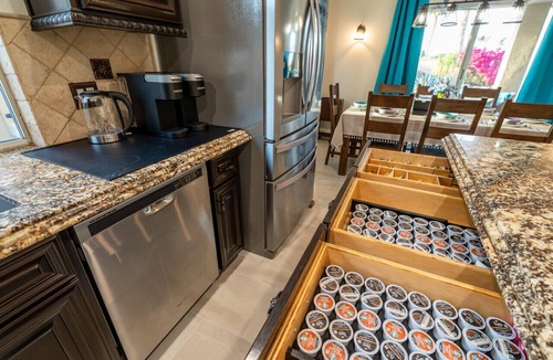 Bella Vida House | Coachella Play: 6BR Multi-Gen Fun Zone and Retreat with free heated pool