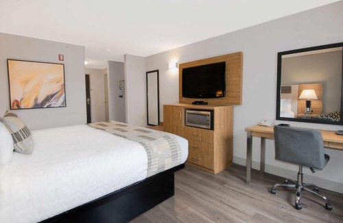 McMillan Hotel | Coast Abbotsford Hotel & Suites