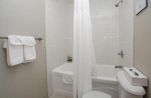 South Lethbridge Hotel | Coast Lethbridge Hotel & Conference Centre