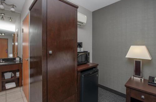 South Lethbridge Hotel | Coast Lethbridge Hotel & Conference Centre