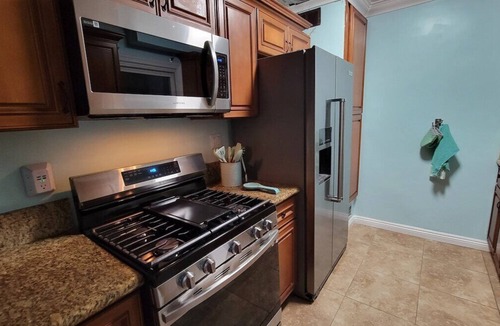 Alamitos Beach Condo | Coastal 2 bedrooms, 1 block from beach, 2 e-bikes