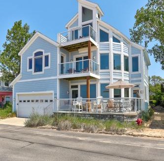 South Haven House | Coastal Blue Steps to North Beach Family & Dog Friendly Home