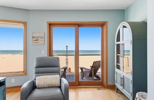 South Haven House | Coastal Blue Steps to North Beach Family & Dog Friendly Home