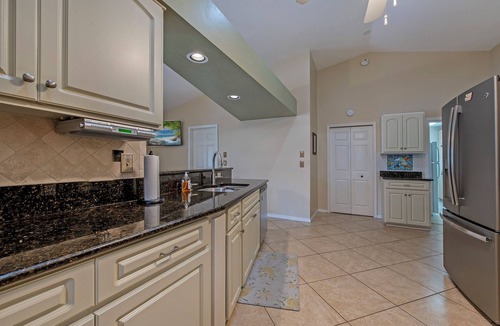 Central Naples House | Coastal Breeze - charming 3bed/2bath w/pool & wifi in Naples, Fl