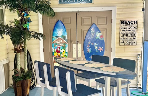 Garden City House | COASTAL CABANA! Cozy, 3 Bed- 2 Bath that sleeps 7. GOLF CART & DOG FRIENDLY!