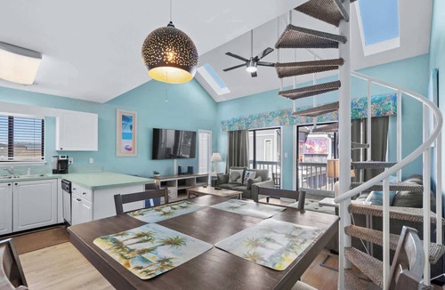 Surfside Beach Condo | Coastal Calm/Poolside Surfside Condo(By Beach Star)