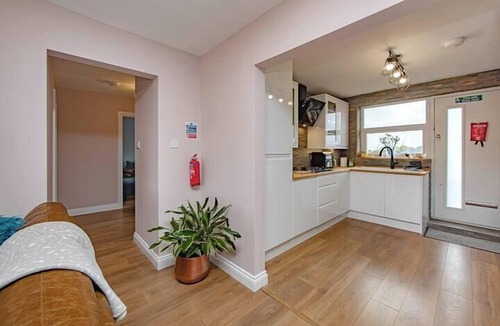 Holland-On-Sea House | Coastal Charm In Clacton On Sea/With Balcony & Sea View/Sleeps 4