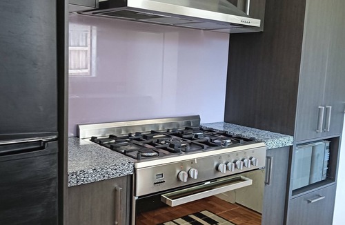 Aspendale House | Coastal charm, spacious townhouse Ideal for families or groups of up to 8