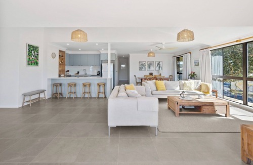 Nambucca Heads Apartment | Coastal Chill - Oceanview Rooftop Getaway