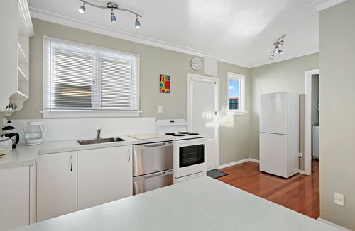 New Brighton Cottage | Coastal City Retreat - New Brighton Accommodation