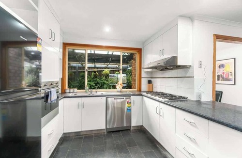 Hallett Cove House | Coastal Comfort 4BR Vacation Home in Hallett Cove
