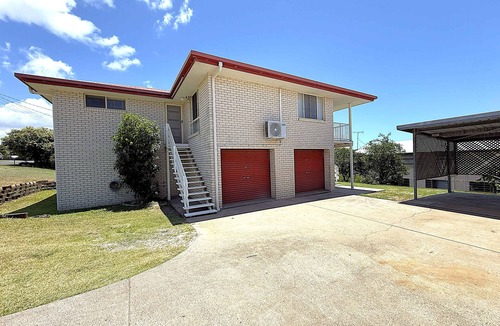 Scarness House | Coastal Comfort On Hillcrest - Hervey Bay