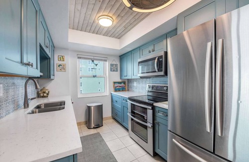 South Patrick Shores Apartment | Coastal condo w/balcony views & beach access