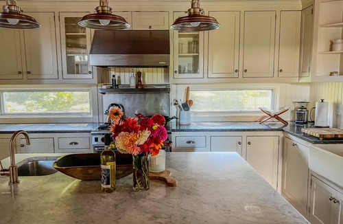 Little Compton House | Coastal cottage in seaside town of Little Compton, RI just minutes to the beach