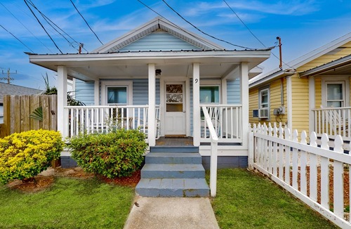 Kure Beach Cottage | Coastal cottage with short walk to the beach and fishing pier