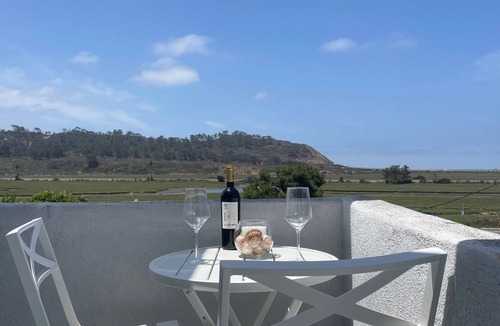 Del Mar Heights Apartment | Coastal Del Mar studio with fabulous views - 10 min walk to the beach!