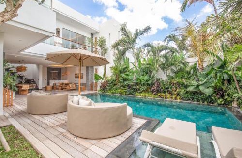 Berawa Villa | Coastal Elegance 4BR Villa, 400m to Finns,