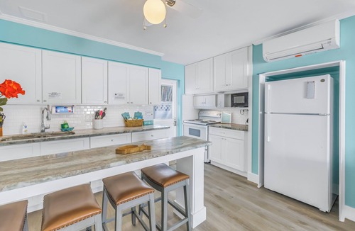 Bradenton Beach Apartment | Coastal Getaway Retreat –Steps to the Beach! 1BR/1BA. Sleeps 2. In 4-Plex. Pool