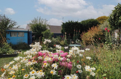 Felpham Cottage | COASTAL HAVEN, pet friendly, country holiday cottage in Felpham