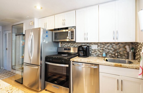 El Porto Condo | Coastal Haven Steps to Sand w/Garage & Rooftop