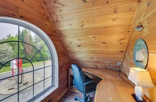 West Tremont House | Coastal Lighthouse Retreat