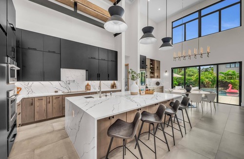 Arlington Park House | Coastal Luxe, Spacious 5bedroom house 5miles to Siesta with saltwater pool, WiFi