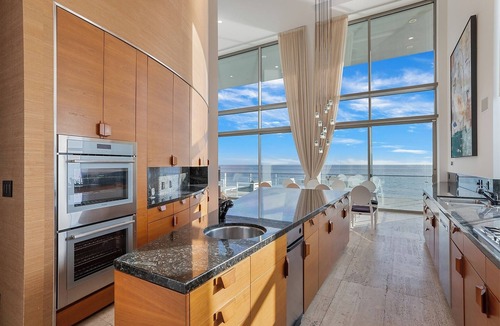 Central Malibu Villa | Coastal Masterpiece with Expansive Beachfront & Luxury Amenities