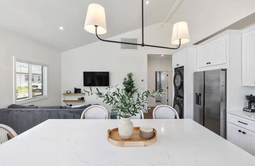 Del Aire House | Coastal Modern 3/2, Pet Friendly, AC, WIFI - Conveniently located home!