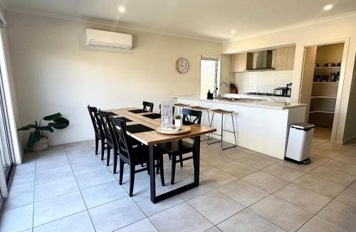 Mount Duneed House | Coastal Oasis - 10 mins to Torquay, 10 mins to Geelong !