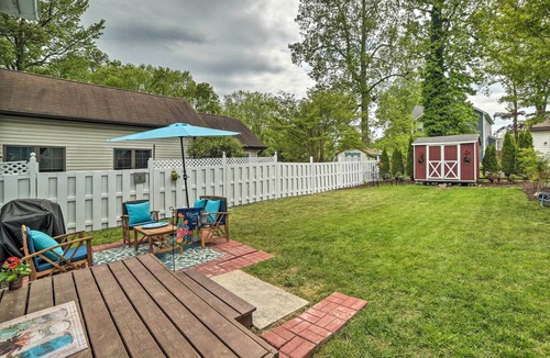 Chesapeake Beach Cottage | Coastal Pet-Friendly Cottage < 1/2 Mi to Beaches