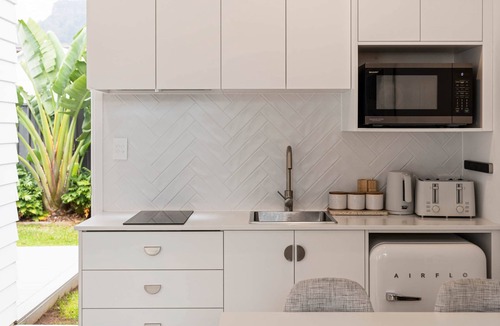 Corrimal House | Coastal retreat near shops + beach