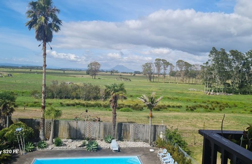 Matata House | COASTAL RETREAT WITH GREAT VIEWS AND ALL THE COMFORTS OF HOME