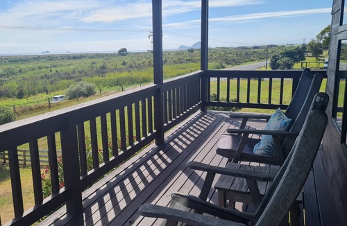 Matata House | COASTAL RETREAT WITH GREAT VIEWS AND ALL THE COMFORTS OF HOME