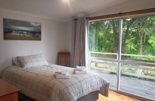 Shag Point House | Coastal Rural Haven with mind blowing Sea Views! 10 minutes South of Moeraki.
