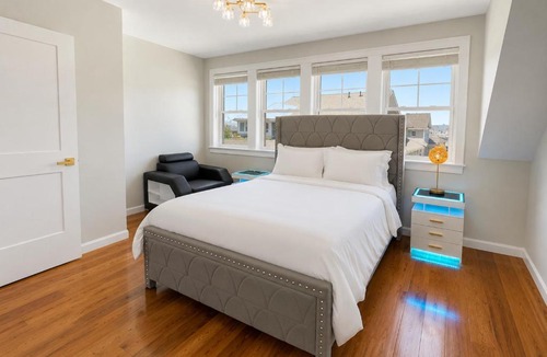 Swampscott Apartment | Coastal Stay 2 Modern Ocean View Apartments Walk to Beach 4 Free Parking Spaces
