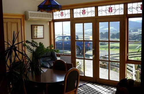 Papatowai Cabin | Coastal Vacation Rental Nestled near the Otago Peninsula in South Island