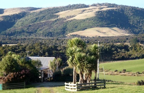 Papatowai Cabin | Coastal Vacation Rental Nestled near the Otago Peninsula in South Island