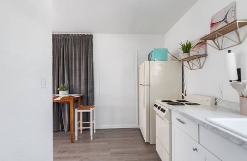 Bay Esplanade Apartment | Coastal Waterside Condo 2 Blocks to Beach