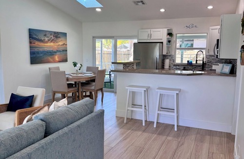 North Palm Beach Heights House | Coastal Wave Oasis