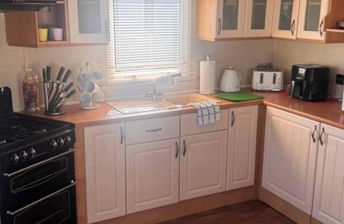 Ingoldmells House | Coastfields MC27 3-bedroom caravan in quaint Ingoldmells perfect for families