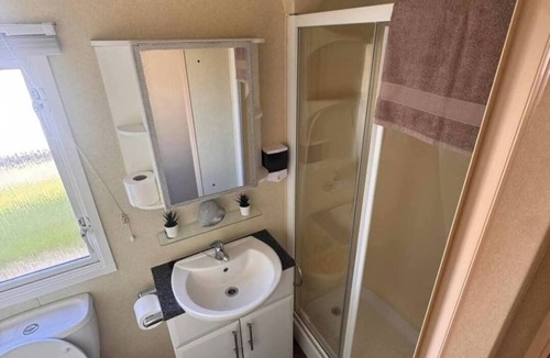 Ingoldmells House | Coastfields MC27 3-bedroom caravan in quaint Ingoldmells perfect for families