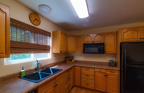 Kelseyville House | Cobb Mountain Chalet Main Floor