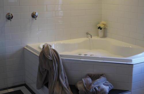 Willunga Bed & Breakfast | Cobblers Cottage B&B