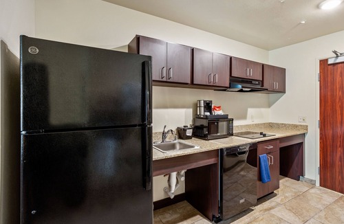 Little Chute Hotel | Cobblestone Hotel & Suites-Little Chute