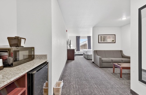 Eaton Hotel | Cobblestone Hotel & Suites - Eaton