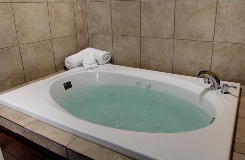 Newton Hotel | Cobblestone Hotel & Suites - Newton
