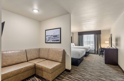 De Pere Hotel | Cobblestone Hotel & Suites - De Pere/Green Bay