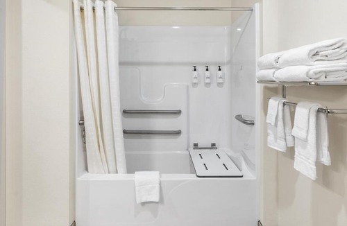 New Denmark Hotel | Cobblestone Hotel & Suites Denmark - Green Bay